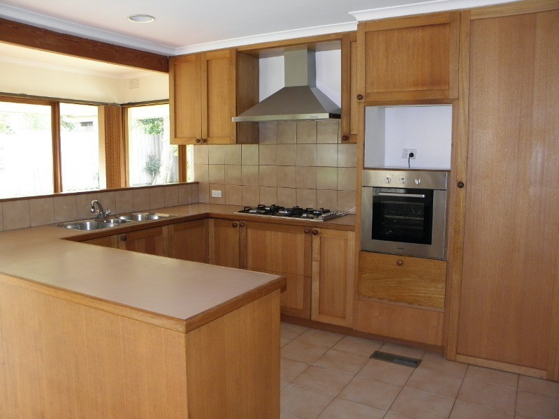 2 Pettys Lane, Doncaster VIC 3108