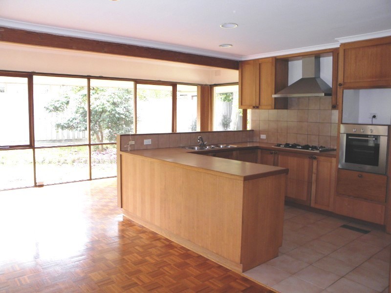 2 Pettys Lane, Doncaster VIC 3108