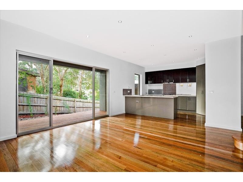 2/17 Brownes Crescent, Eltham VIC 3095