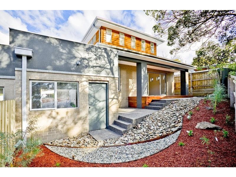 2/17 Brownes Crescent, Eltham VIC 3095