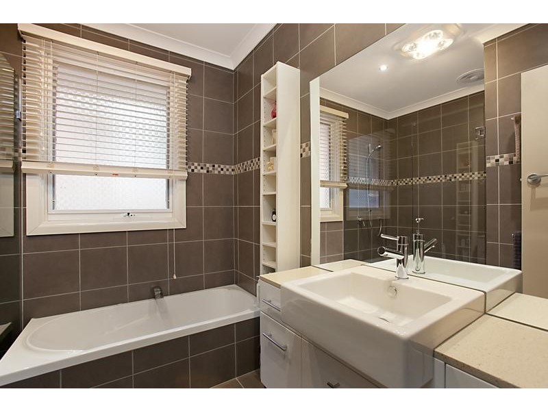 14 Peter Street, Doncaster East VIC 3109