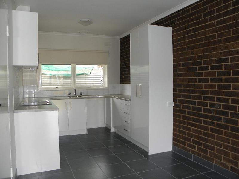 2/1 Meaker Avenue, Oak Park VIC 3046