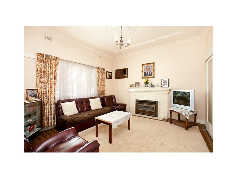 36 Lansdowne Street, Pascoe Vale South VIC 3044