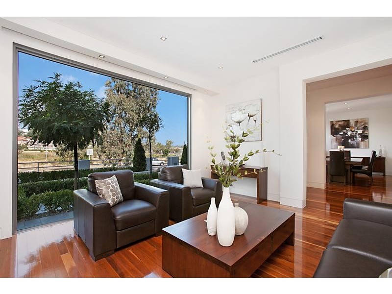 70 Cumberland Drive, Maribyrnong VIC 3032