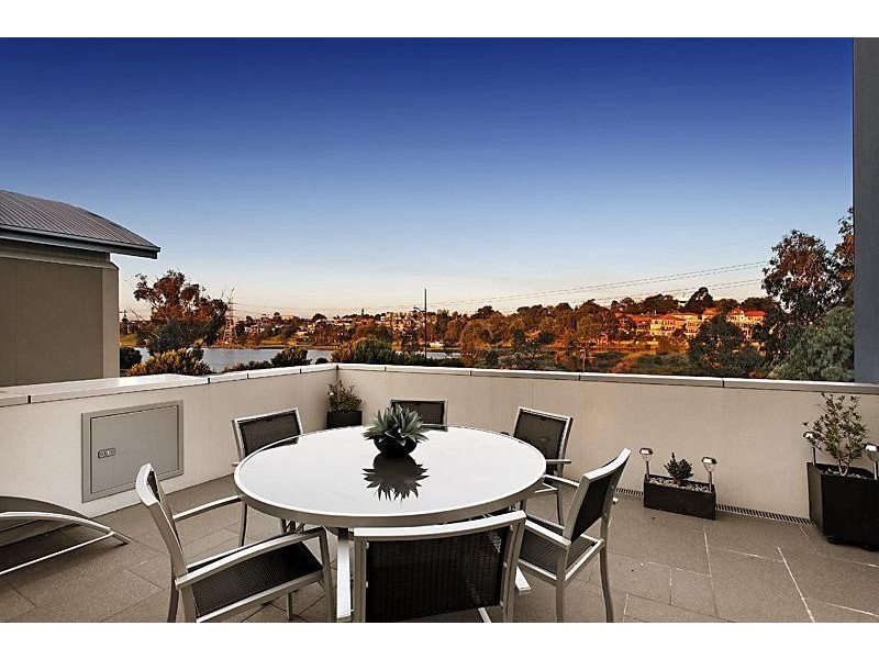 70 Cumberland Drive, Maribyrnong VIC 3032