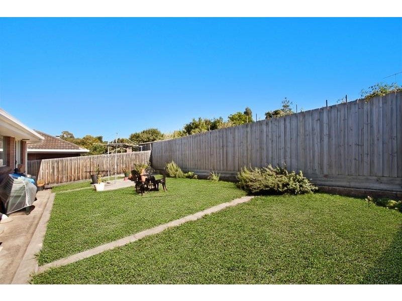 2/61 Furneaux Grove, Bulleen VIC 3105