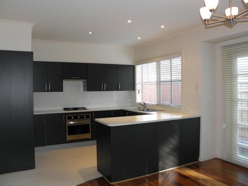 3/9 May Street, Doncaster East VIC 3109