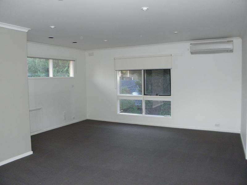 9 White Way, Bulleen VIC 3105