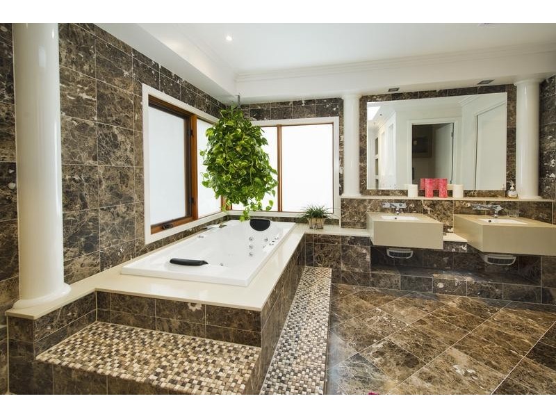 74 Cumberland Drive, Maribyrnong VIC 3032