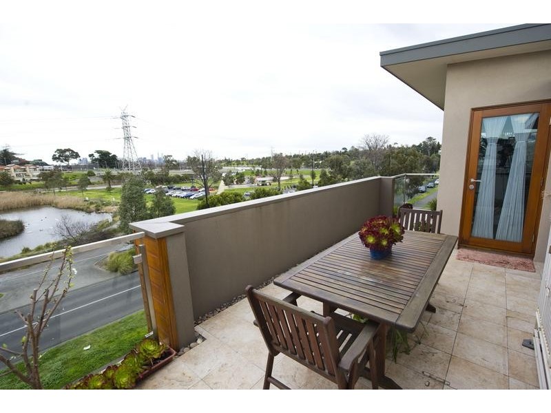 74 Cumberland Drive, Maribyrnong VIC 3032