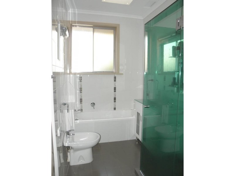 1/20 Atkinson Stret, Chadstone VIC 3148