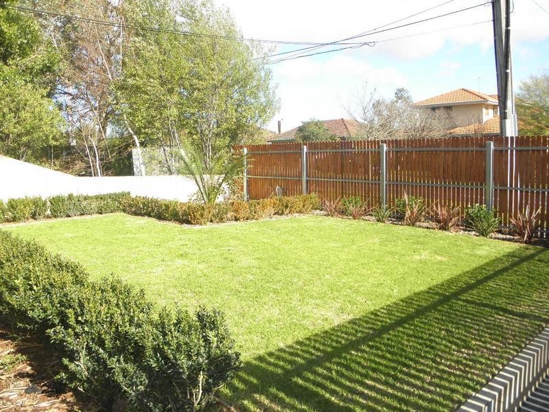 1/20 Atkinson Stret, Chadstone VIC 3148