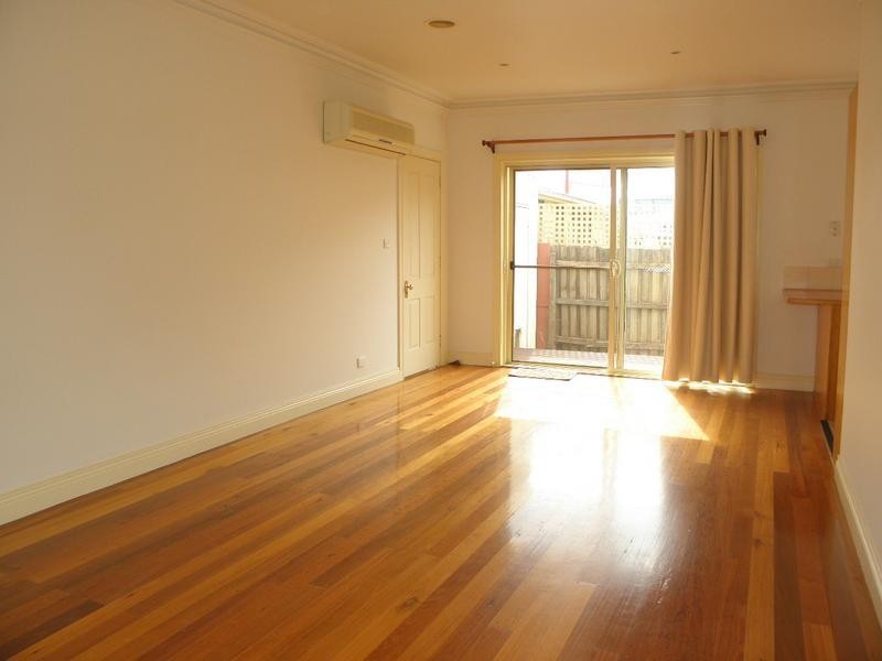 2/91 Truman Street, South Kingsville VIC 3015