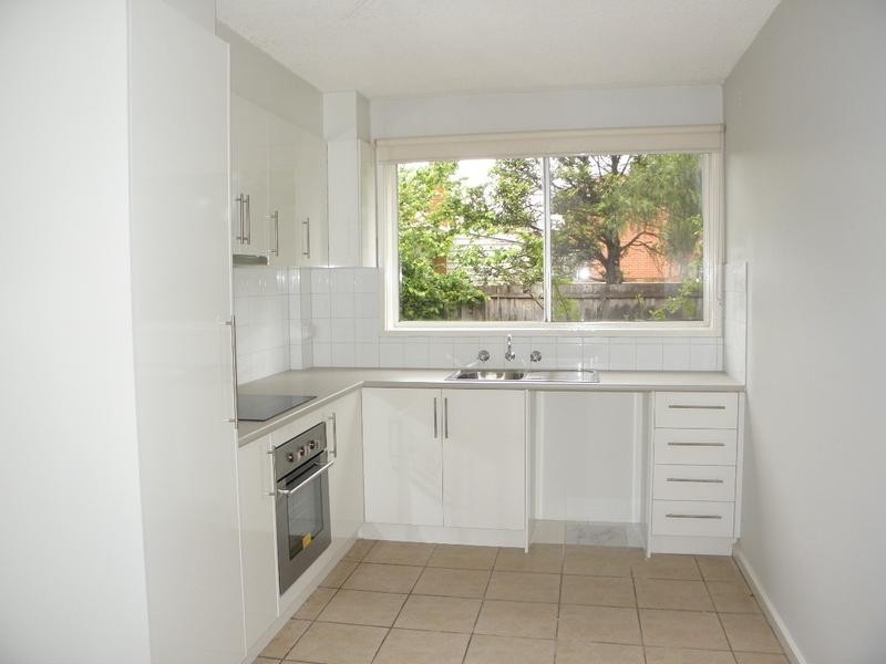 2/30 Sandown Road, Ascot Vale VIC 3032