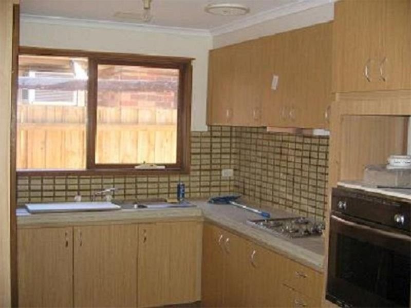 8 Marshall Drive, Mill Park VIC 3082