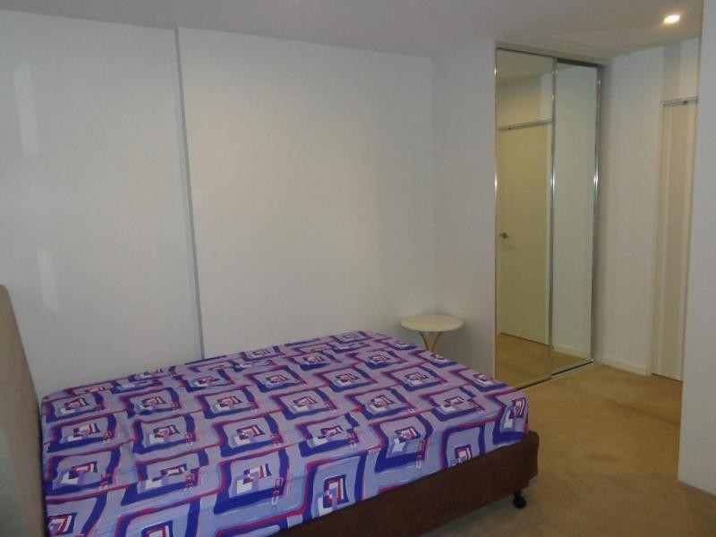 2203/8 Sutherland Street, Melbourne VIC 3000