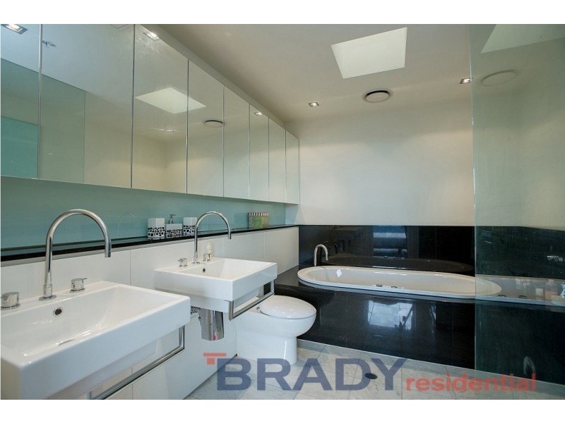 2402/25-33 Wills Street, Melbourne VIC 3000