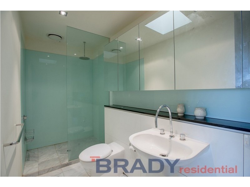 2402/25-33 Wills Street, Melbourne VIC 3000