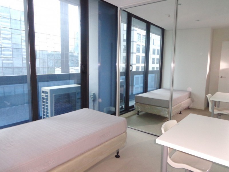 707/8 Sutherland Street, Melbourne VIC 3000