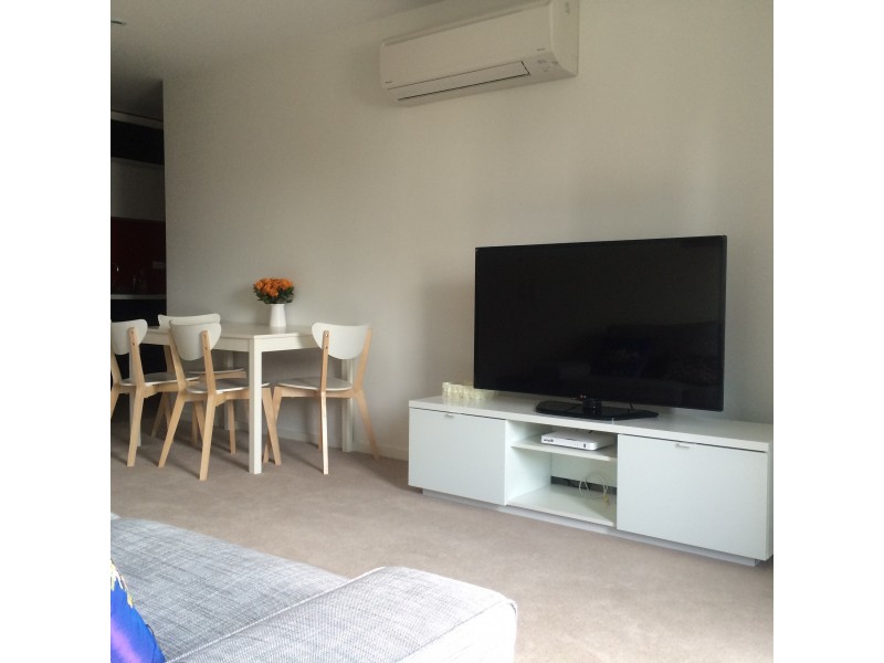 2402/8 Sutherland Street, Melbourne VIC 3000