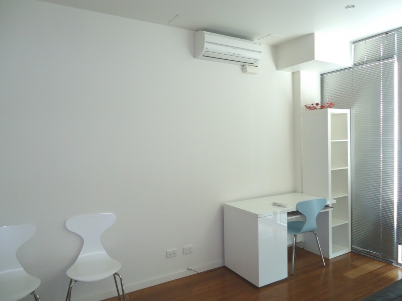 1702/25-33 Wills Street, Melbourne VIC 3000