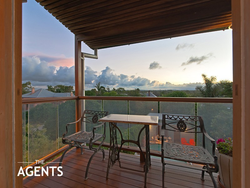 110 Shorncliffe Parade, Shorncliffe QLD 4017