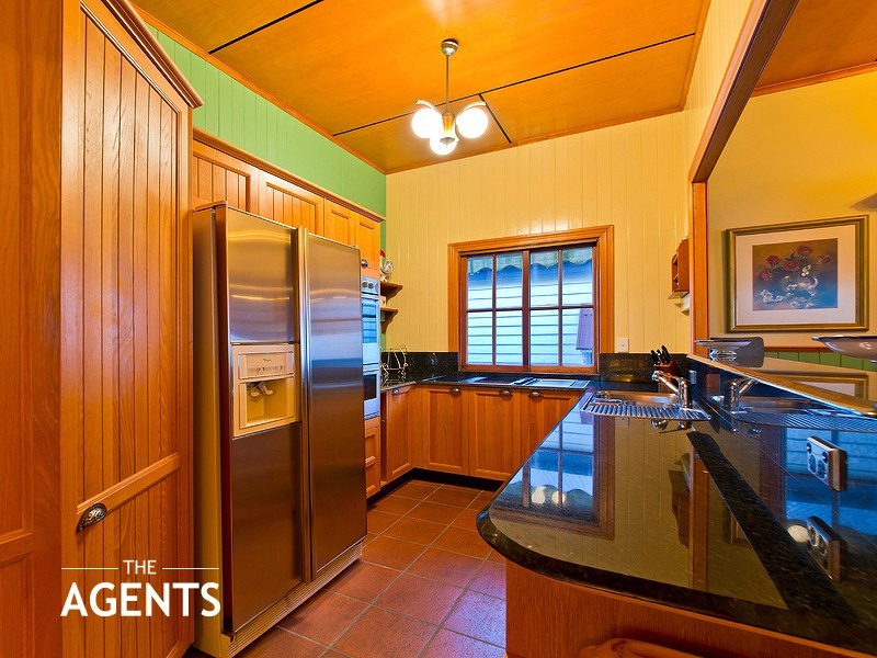 110 Shorncliffe Parade, Shorncliffe QLD 4017