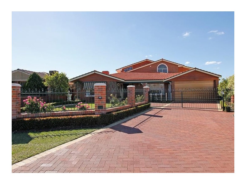 6 Delphi Place, Coogee WA 6166