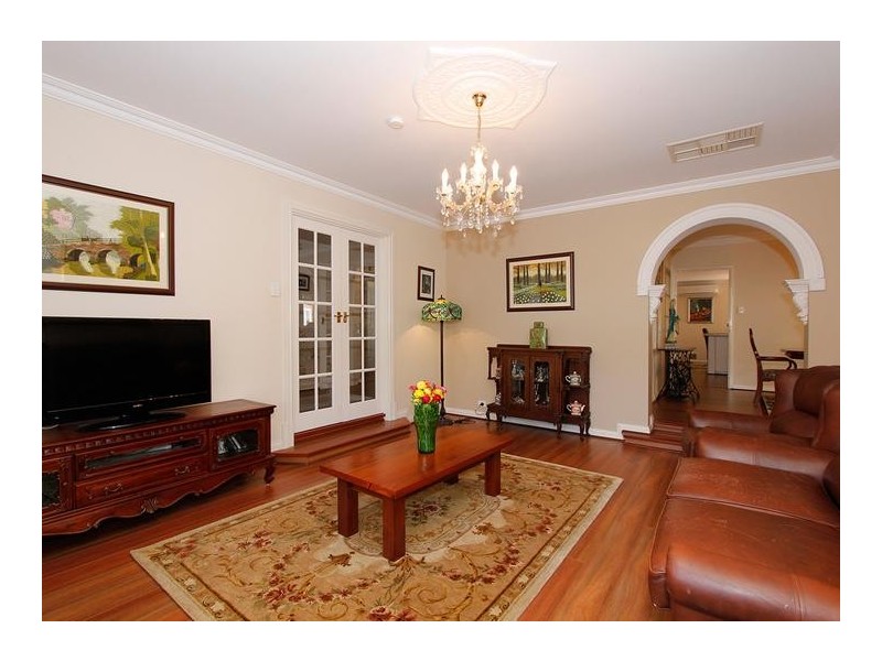 6 Delphi Place, Coogee WA 6166