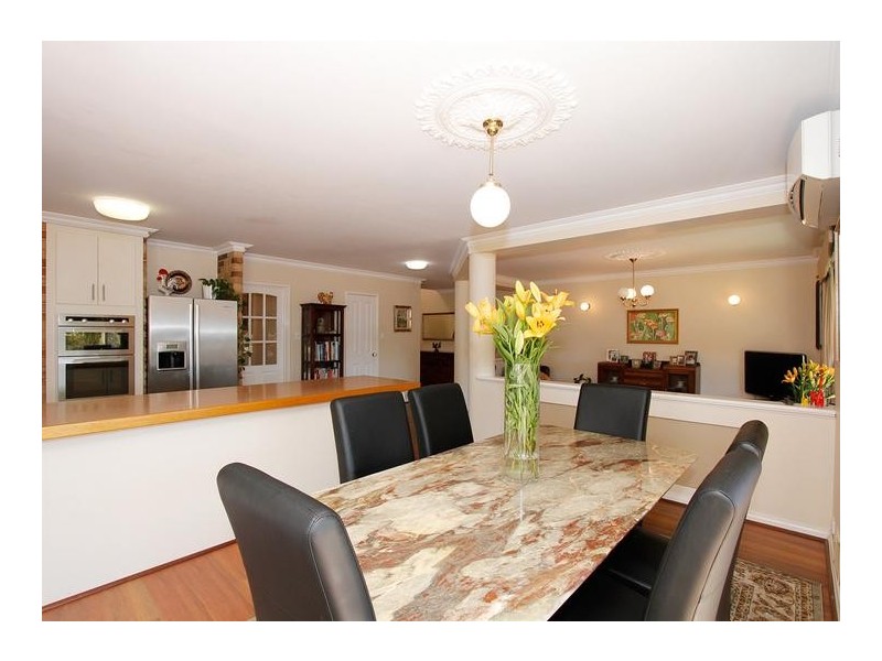 6 Delphi Place, Coogee WA 6166