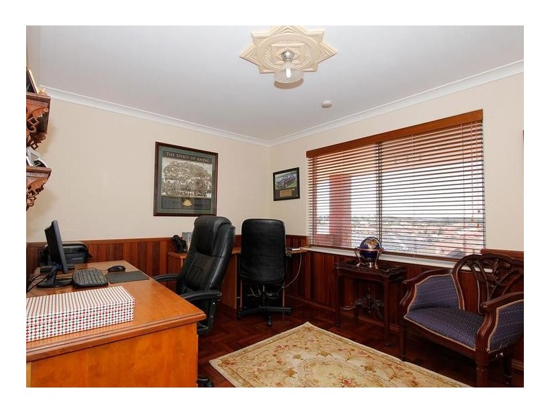 6 Delphi Place, Coogee WA 6166