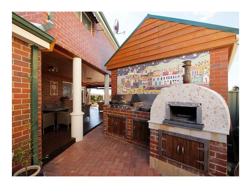 6 Delphi Place, Coogee WA 6166