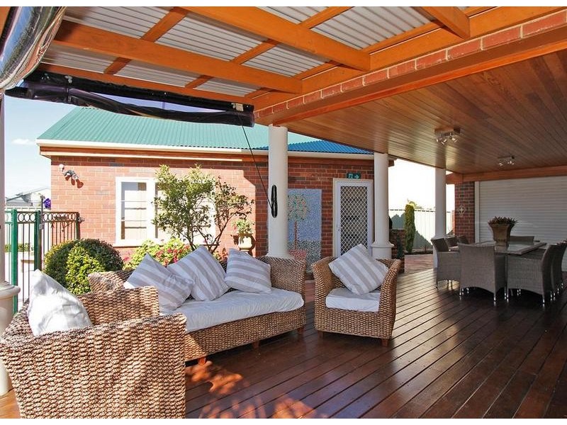 6 Delphi Place, Coogee WA 6166