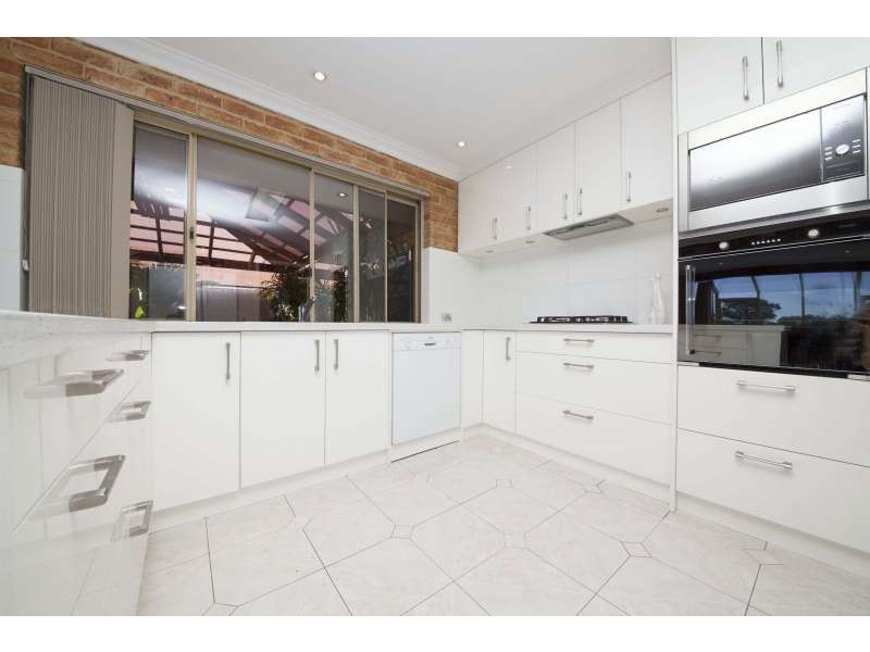 7 Seaview Terrace, Coogee WA 6166