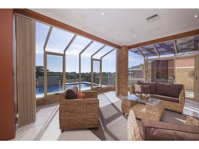 7 Seaview Terrace, Coogee WA 6166