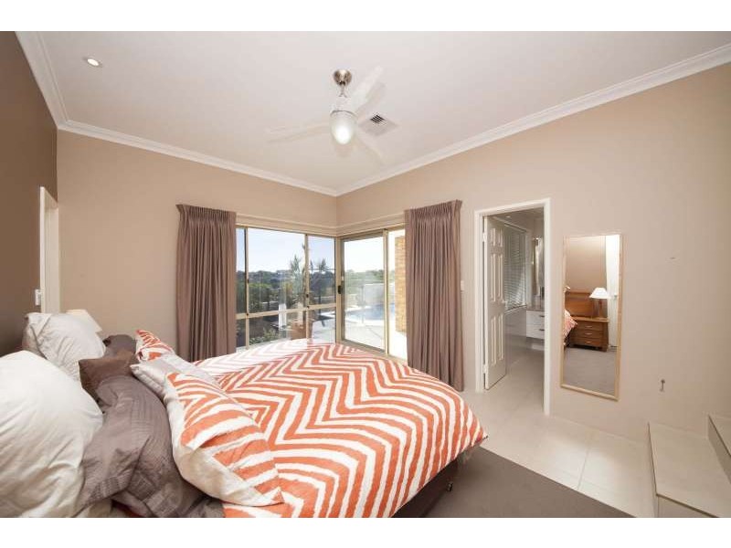 7 Seaview Terrace, Coogee WA 6166