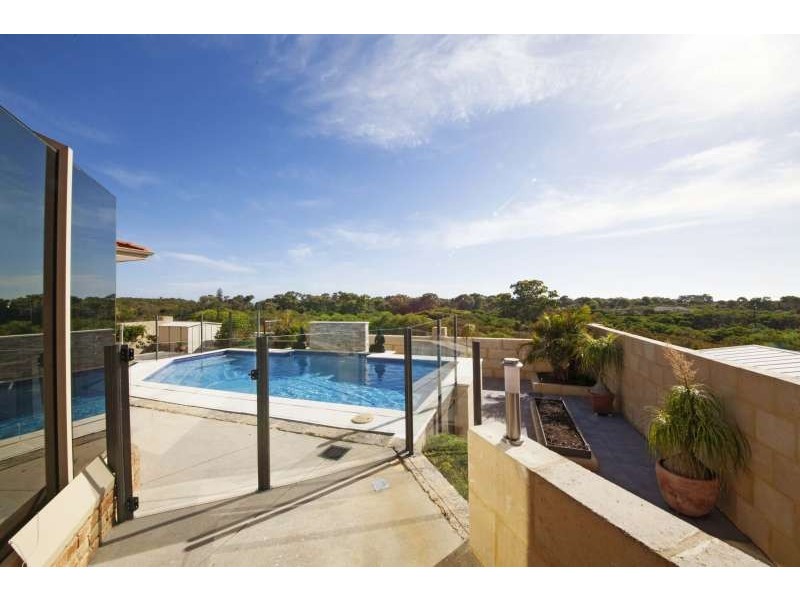 7 Seaview Terrace, Coogee WA 6166