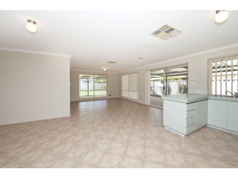 18 Blakemore Retreat, Huntingdale WA 6110