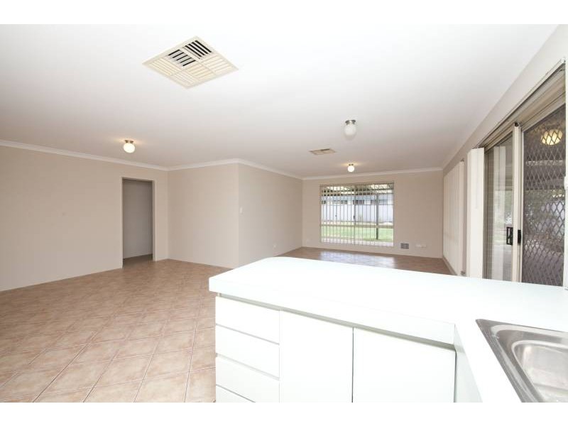 18 Blakemore Retreat, Huntingdale WA 6110