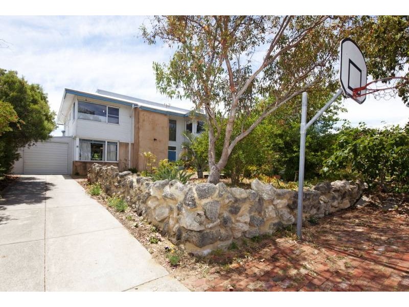 16 Long Street, Beaconsfield WA 6162