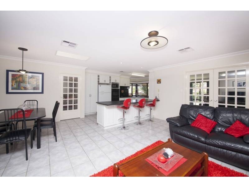 9 Milton Place, Munster WA 6166