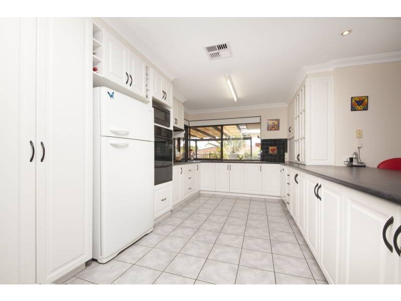 9 Milton Place, Munster WA 6166