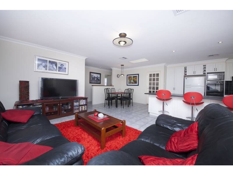 9 Milton Place, Munster WA 6166