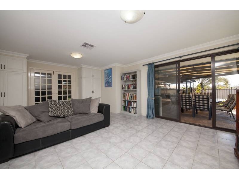 9 Milton Place, Munster WA 6166