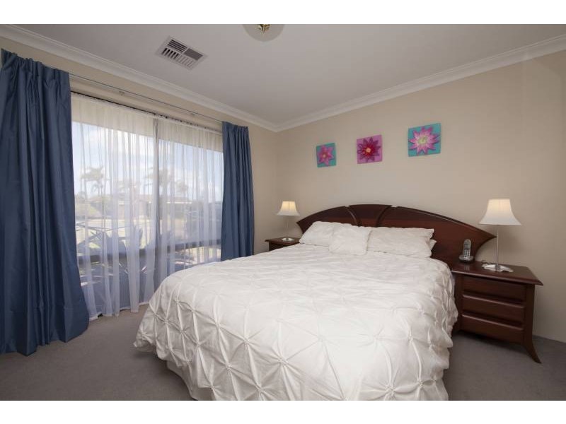 9 Milton Place, Munster WA 6166