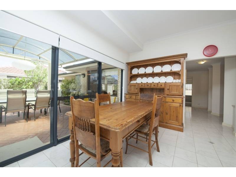 6 Areca Close, Munster WA 6166