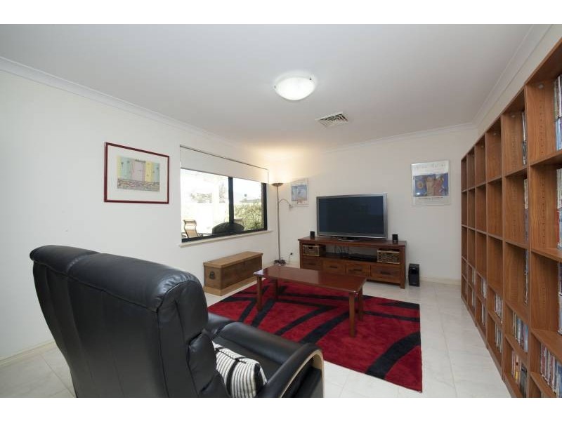 6 Areca Close, Munster WA 6166