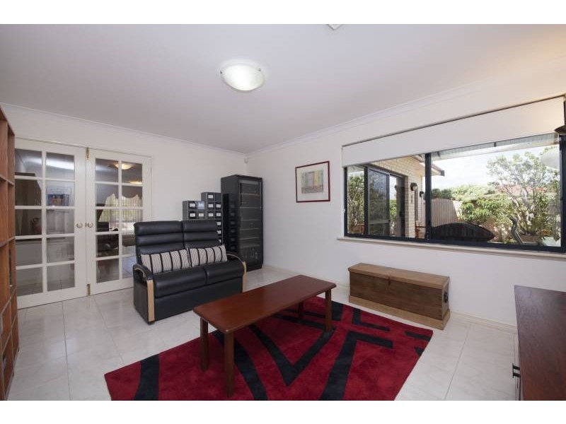 6 Areca Close, Munster WA 6166