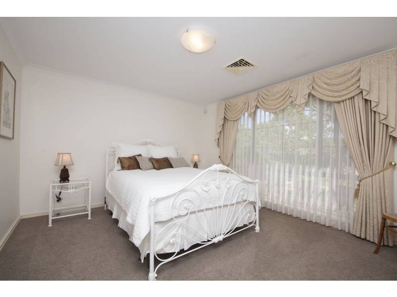 6 Areca Close, Munster WA 6166