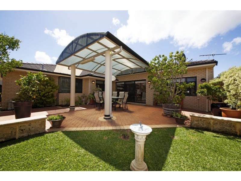 6 Areca Close, Munster WA 6166
